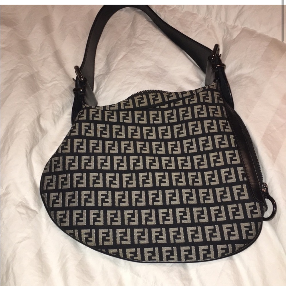 Authentic Fendi canvas zucca oyster shoulder bag - Picture 3 of 10